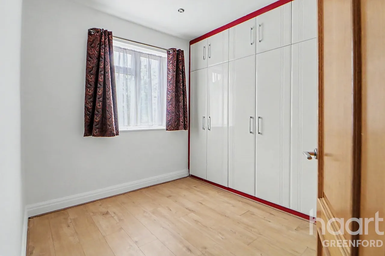 Westbury Avenue, Southall, UB1, photo 13