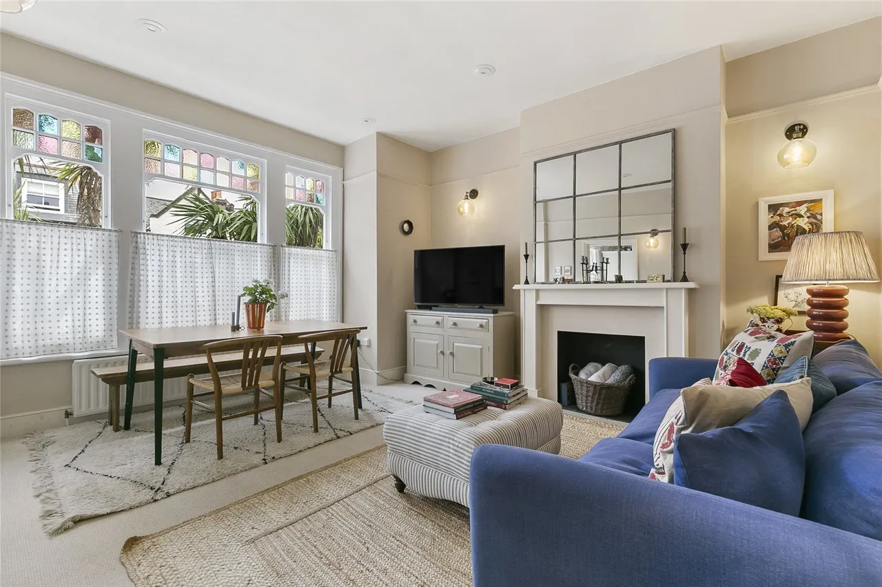 2 bed flat for sale, Drakefield Road, London, SW17