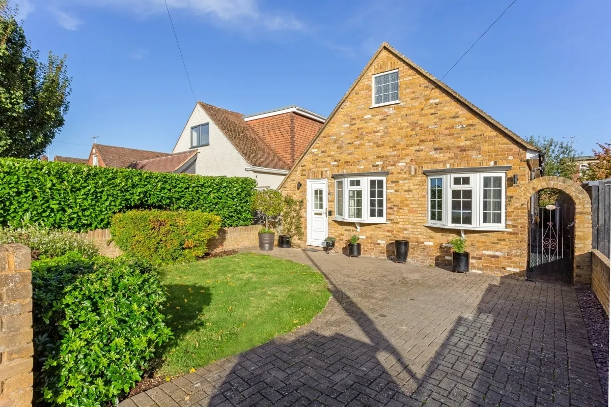 2 bed house to rent — York Road Windsor SL4