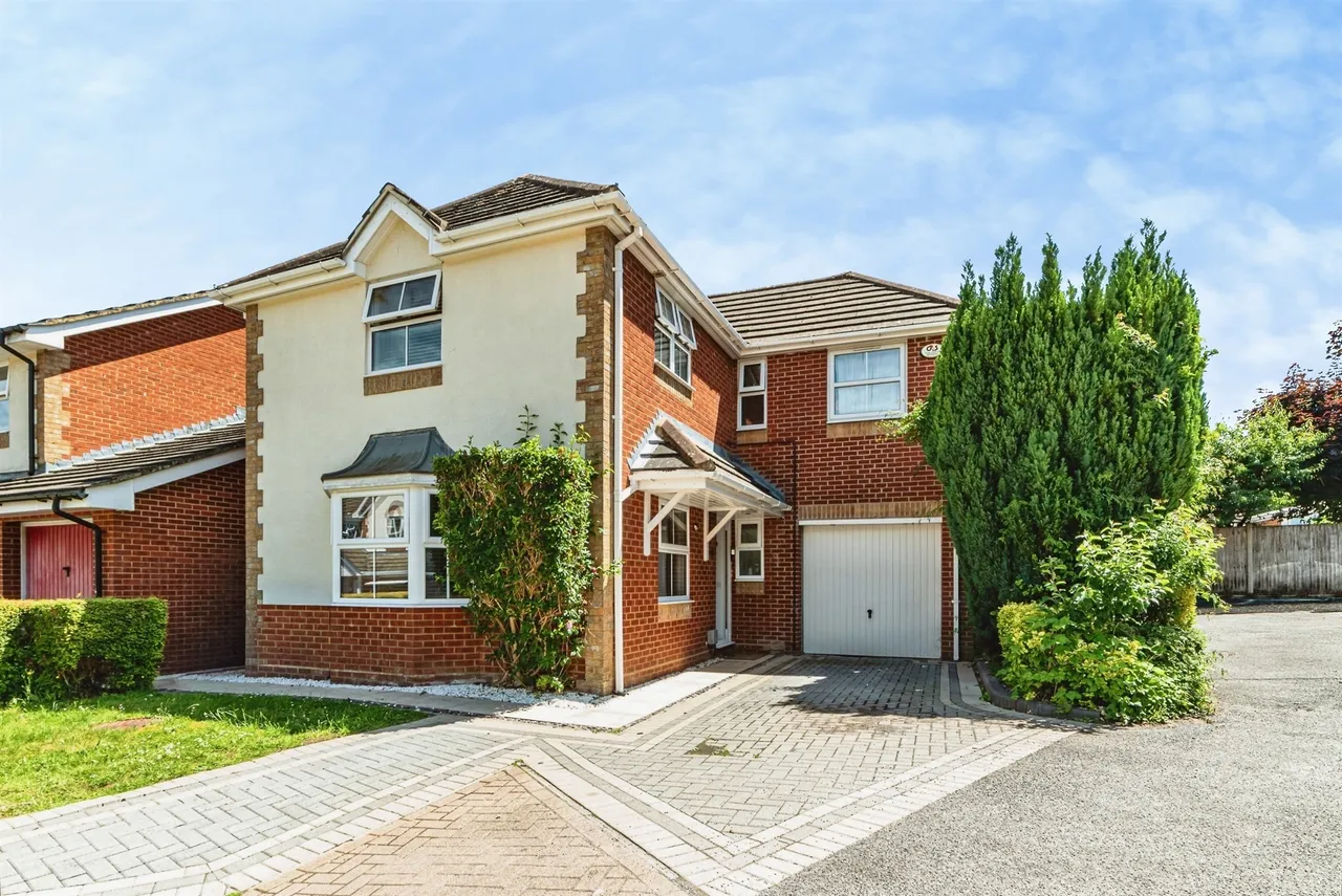5 bed house for sale — Chatsworth Green, Hatch Warren, BASINGSTOKE
