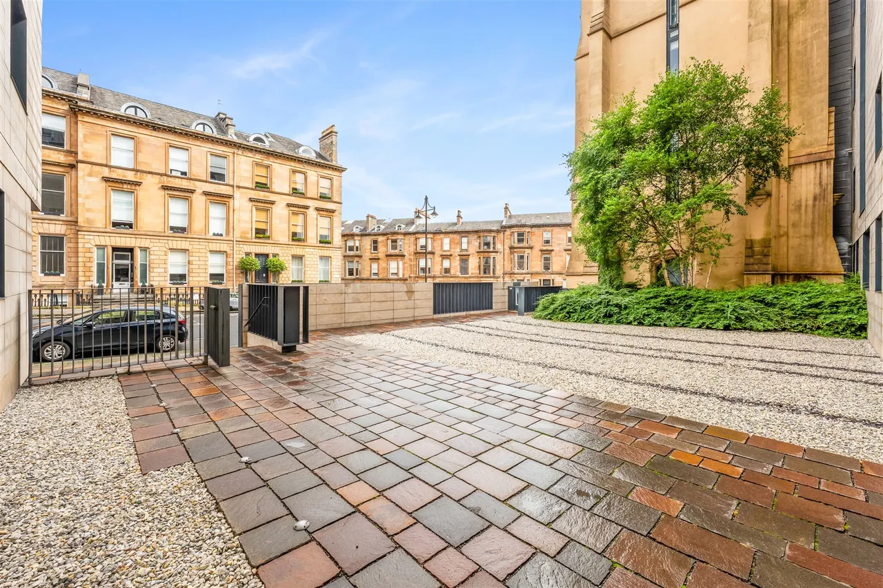 5/8 Park House 10 Park Circus Place, Park, G3 6AN, photo 25