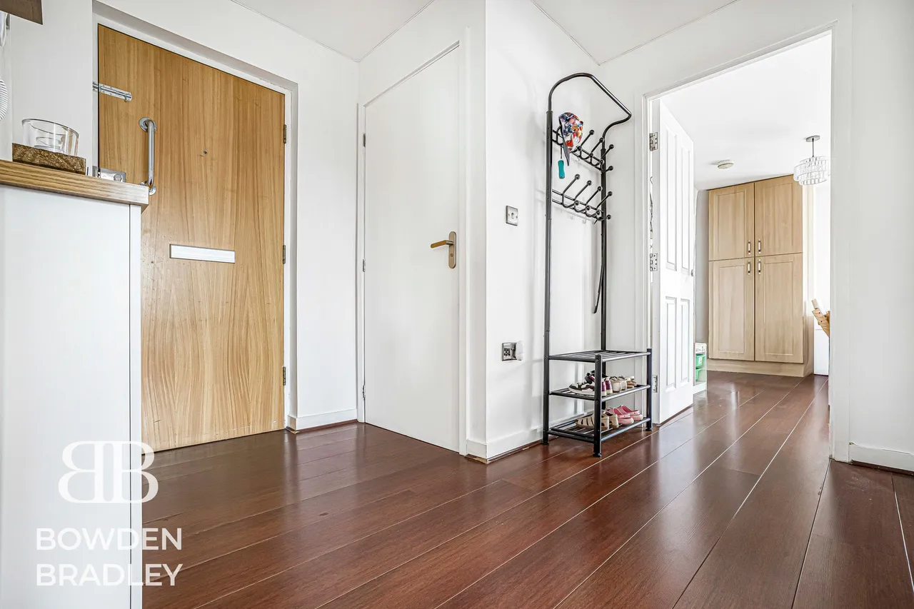 Herent Drive, Clayhall, IG5, photo 10