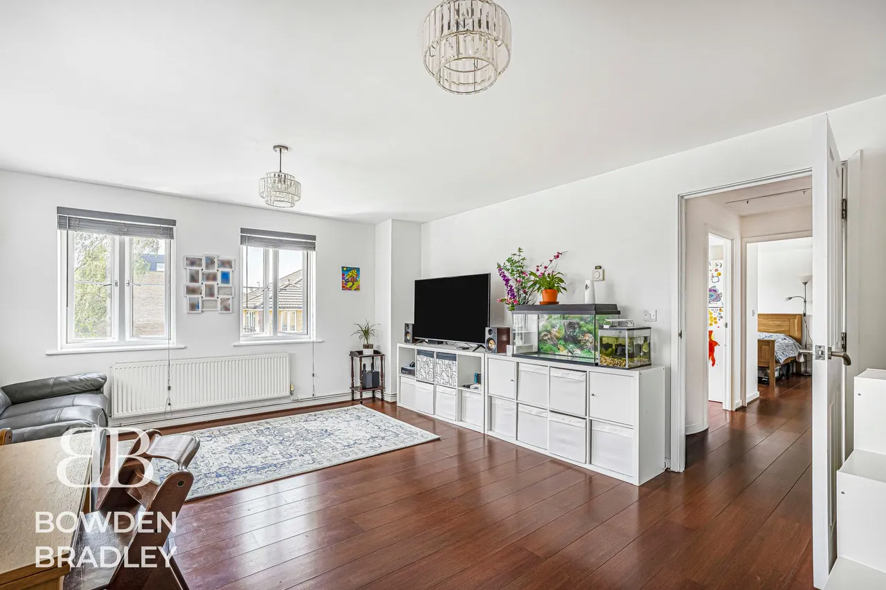 Herent Drive, Clayhall, IG5, photo 3