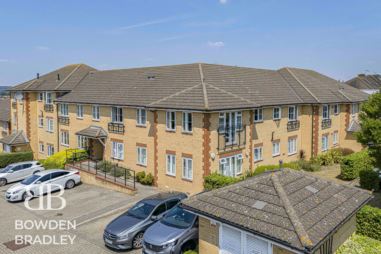 Herent Drive, Clayhall, IG5, photo 17