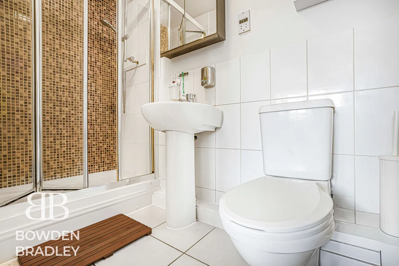 Herent Drive, Clayhall, IG5, photo 9