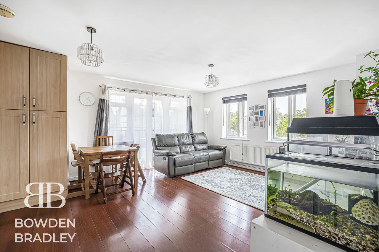 Herent Drive, Clayhall, IG5, photo 5