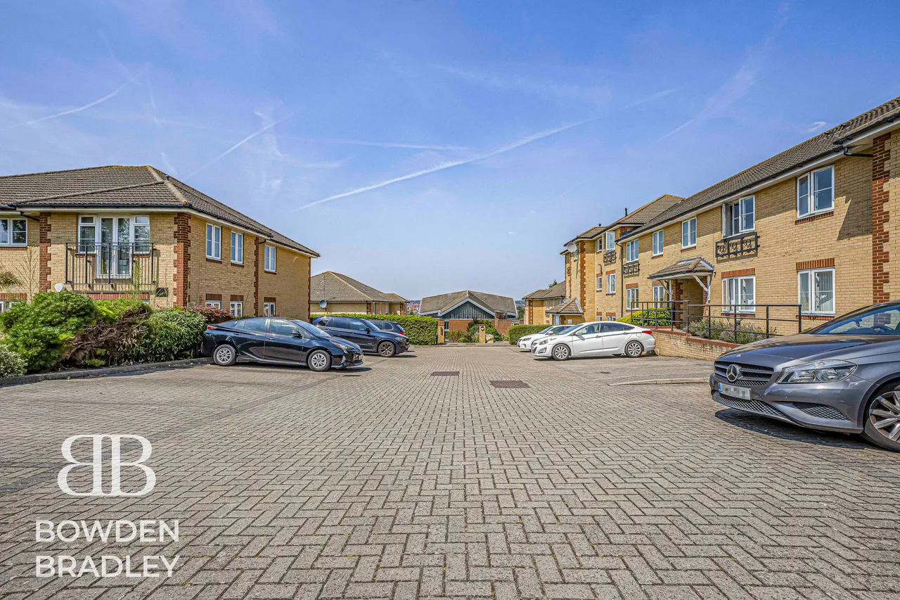 Herent Drive, Clayhall, IG5, photo 15