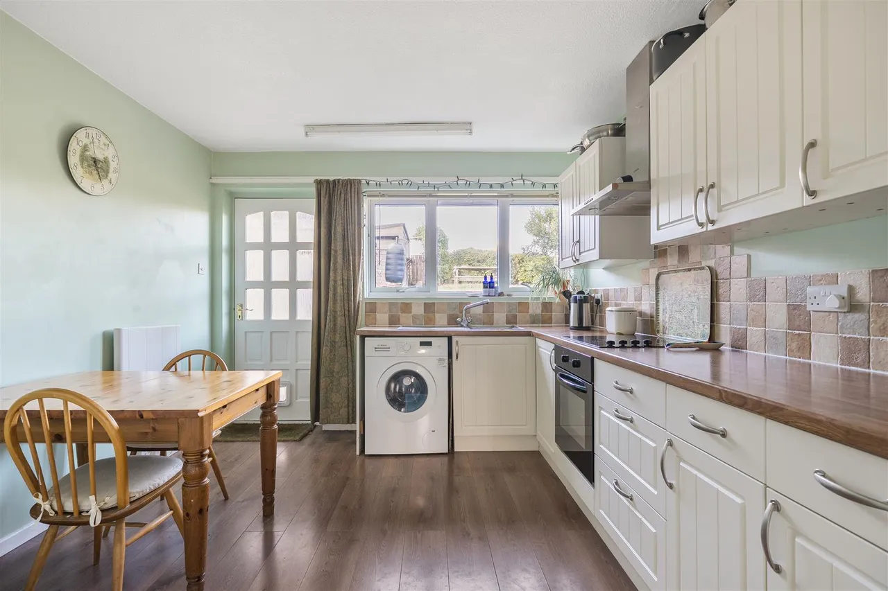 Paddock Close, Enford, SN9, photo 10