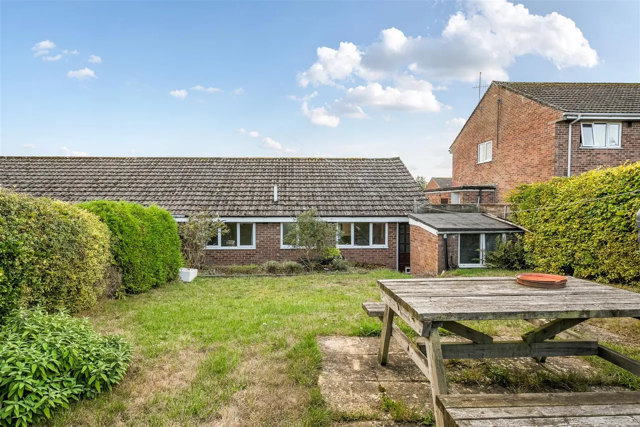 Paddock Close, Enford, SN9, photo 7
