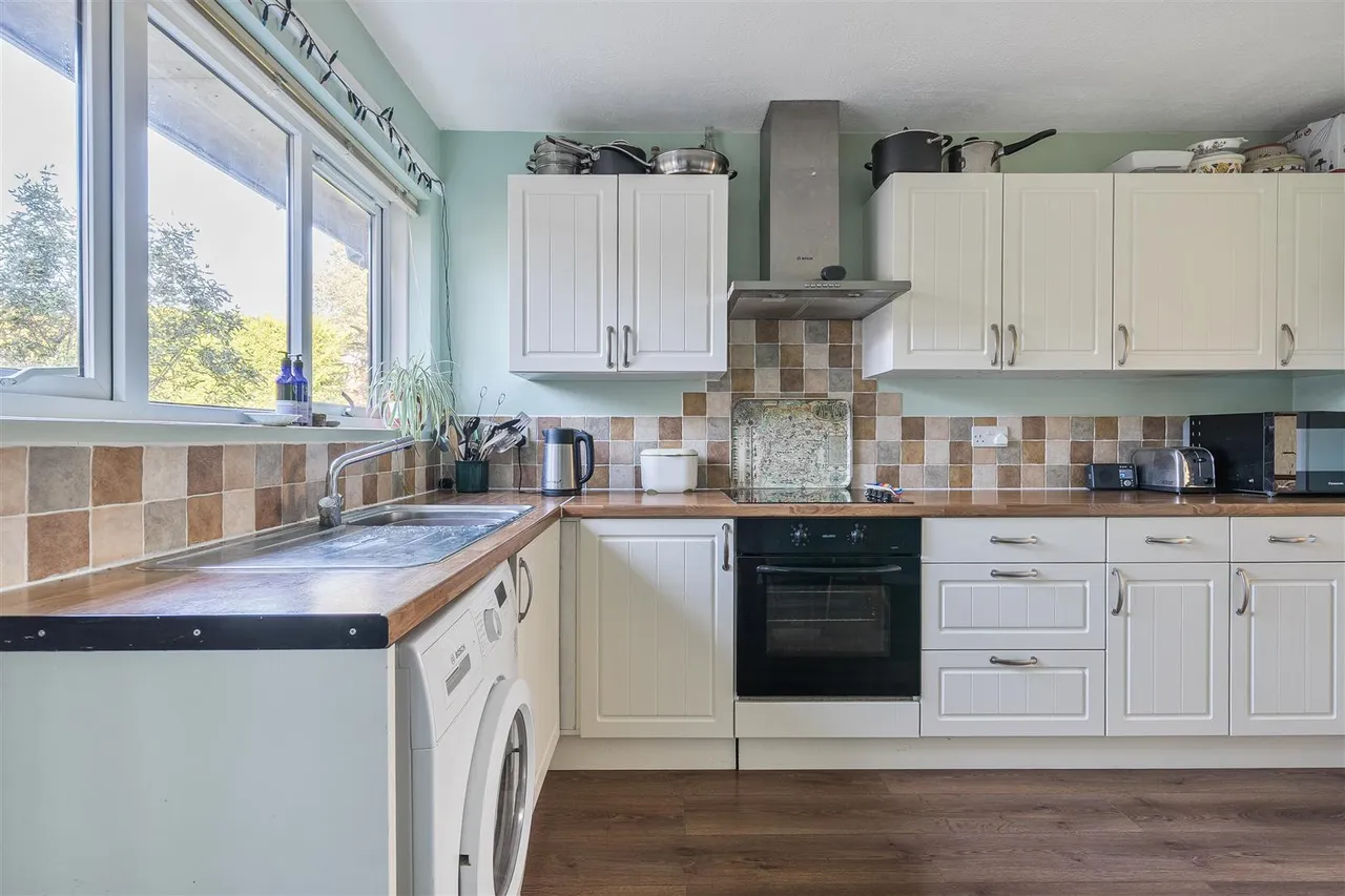 Paddock Close, Enford, SN9, photo 12