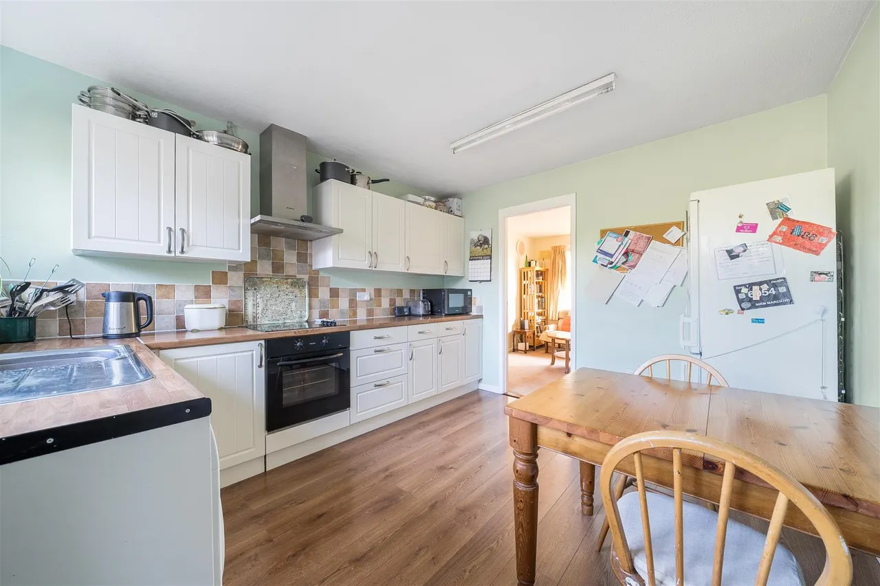 Paddock Close, Enford, SN9, photo 2
