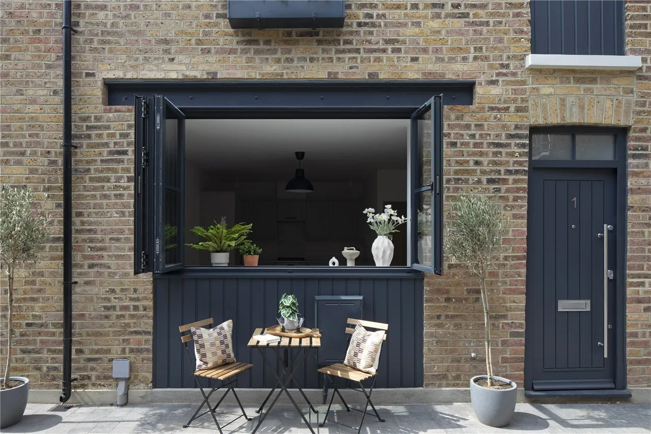 Brixtow Mews, London, SW2, photo 2