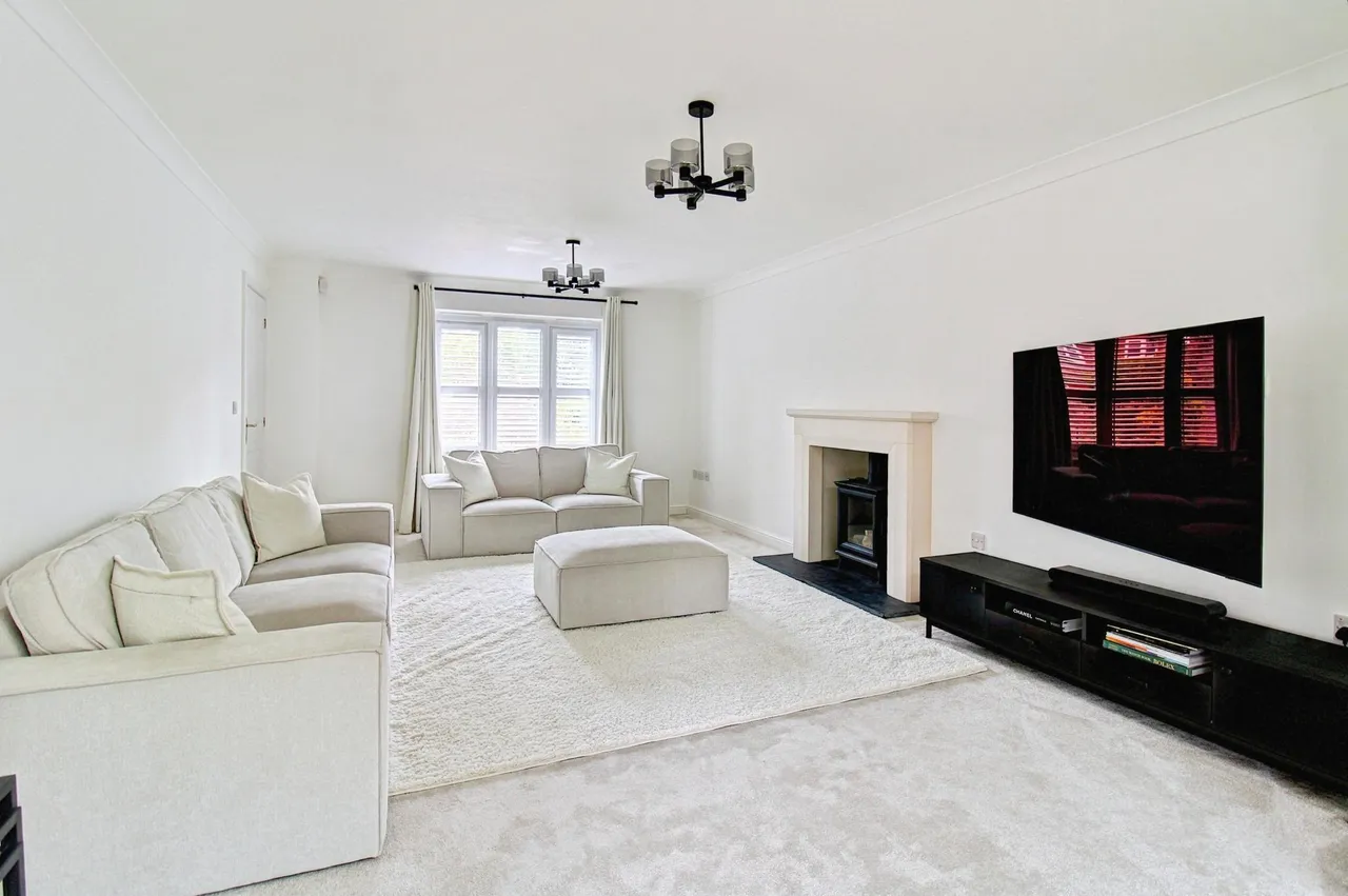 Mitchell Close, Lichfield, WS13, photo 9