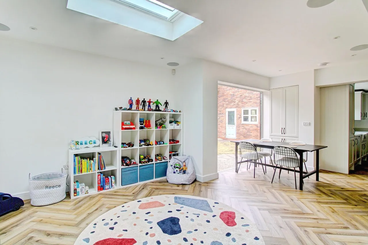 Mitchell Close, Lichfield, WS13, photo 8
