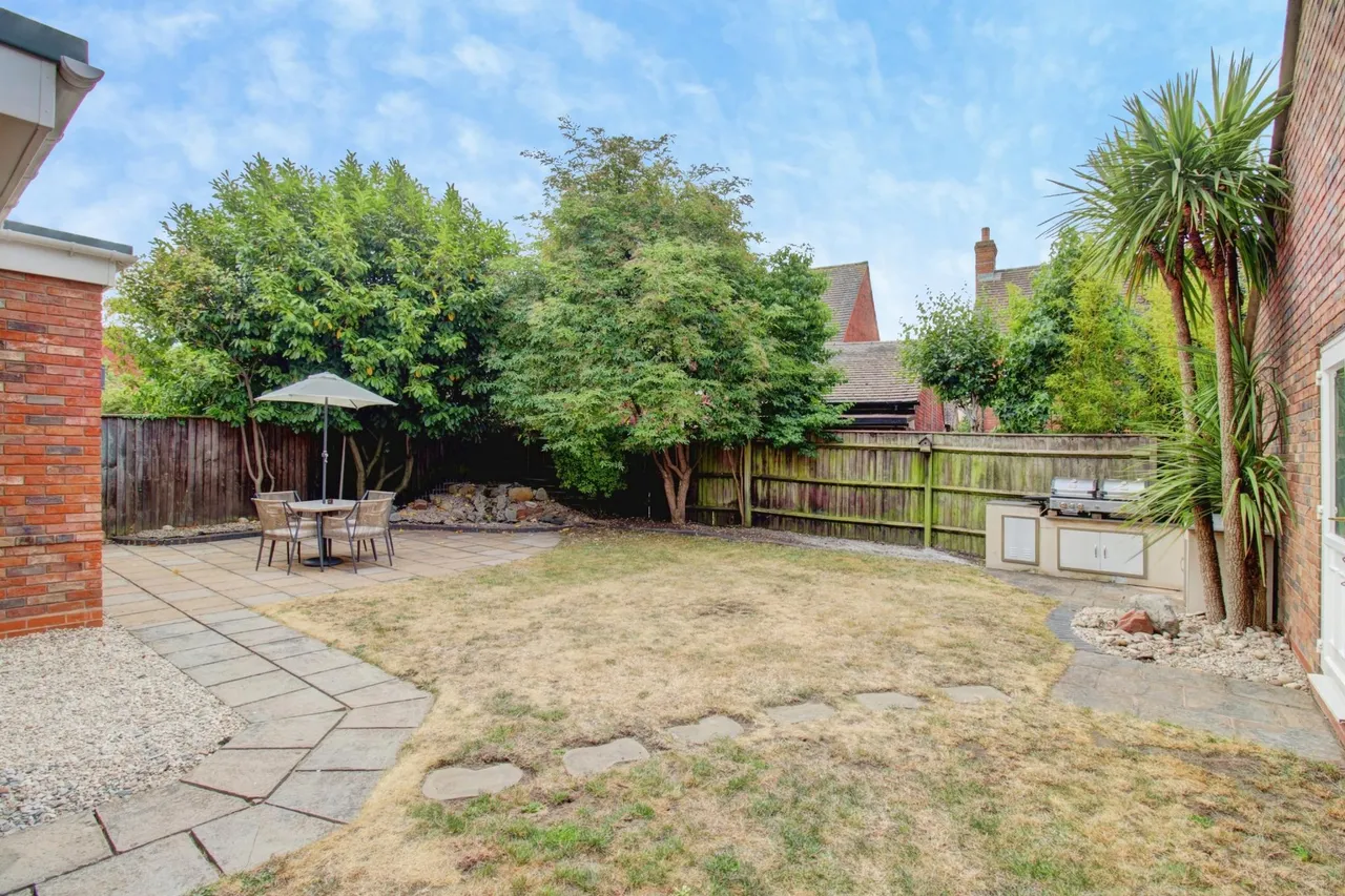 Mitchell Close, Lichfield, WS13, photo 27