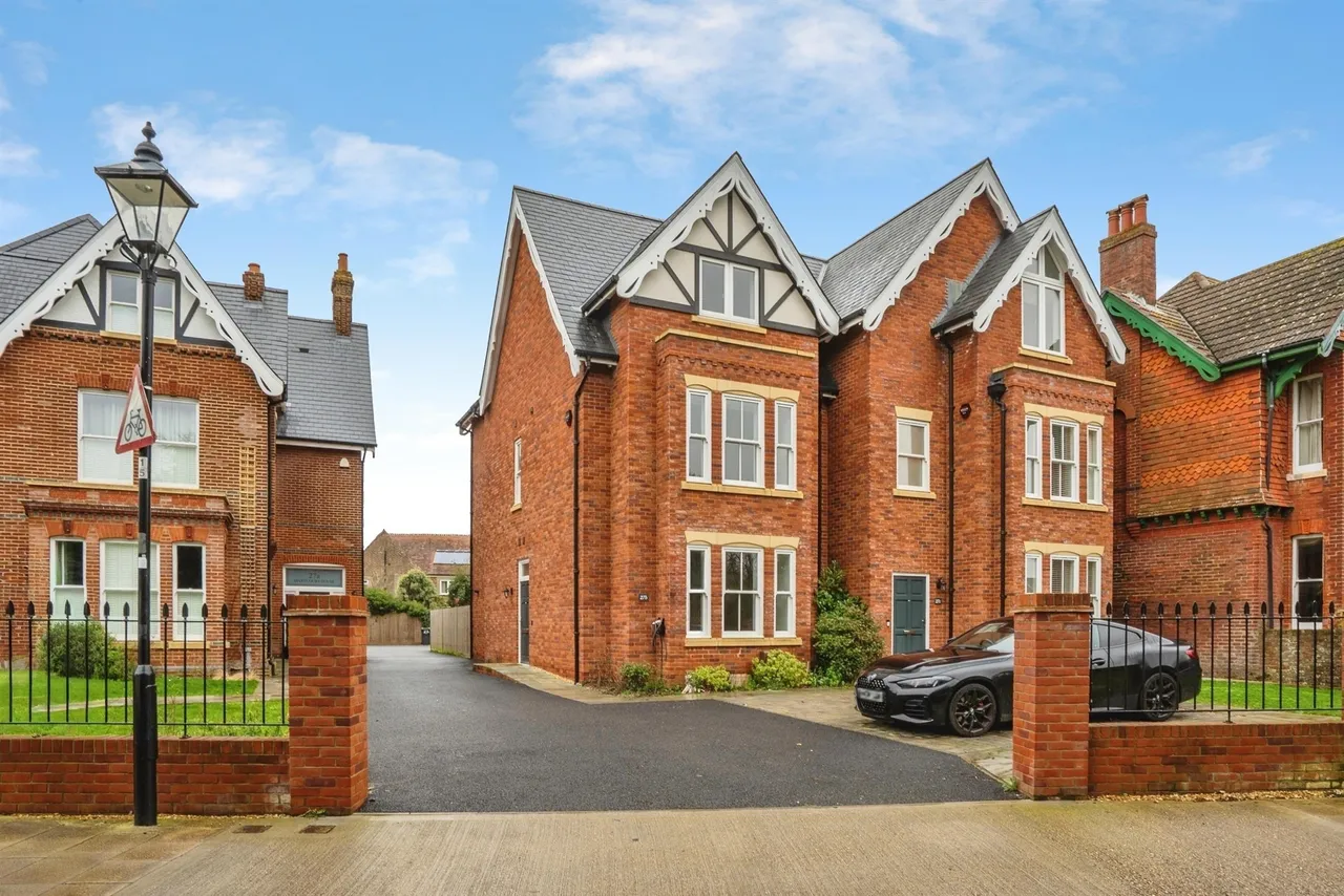 5 bed house for sale — Crescent Road, Gosport
