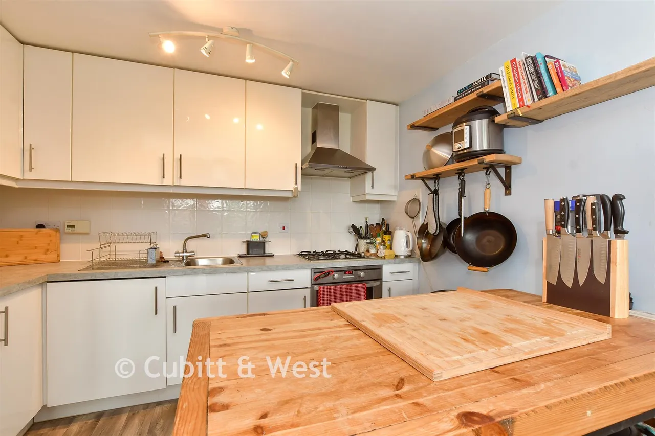 Park View Road, Leatherhead, KT22, photo 2