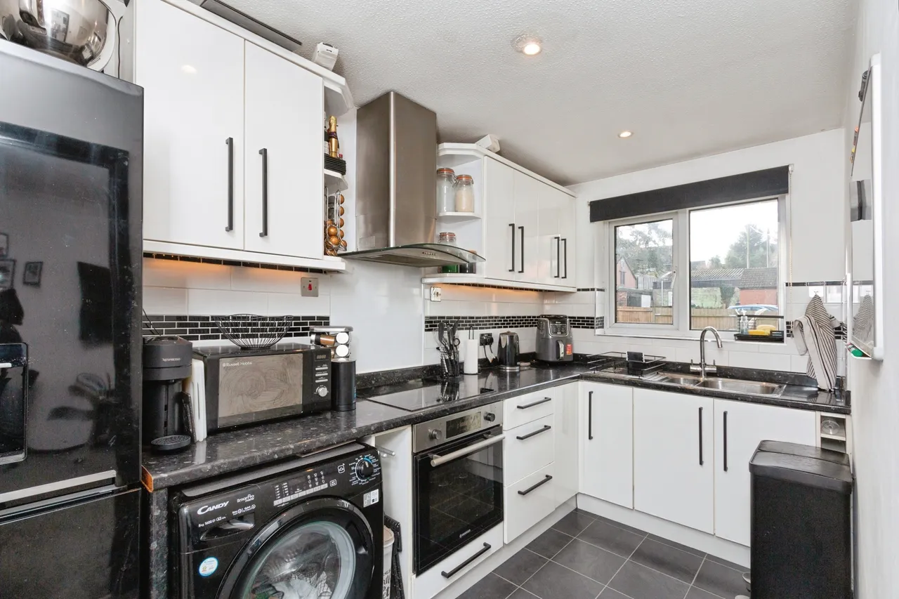 Dudley Close, Bordon, photo 4