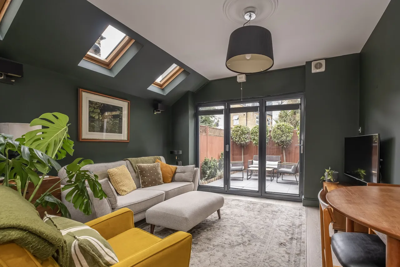 2 bed flat for sale — Atheldene Road, London, SW18