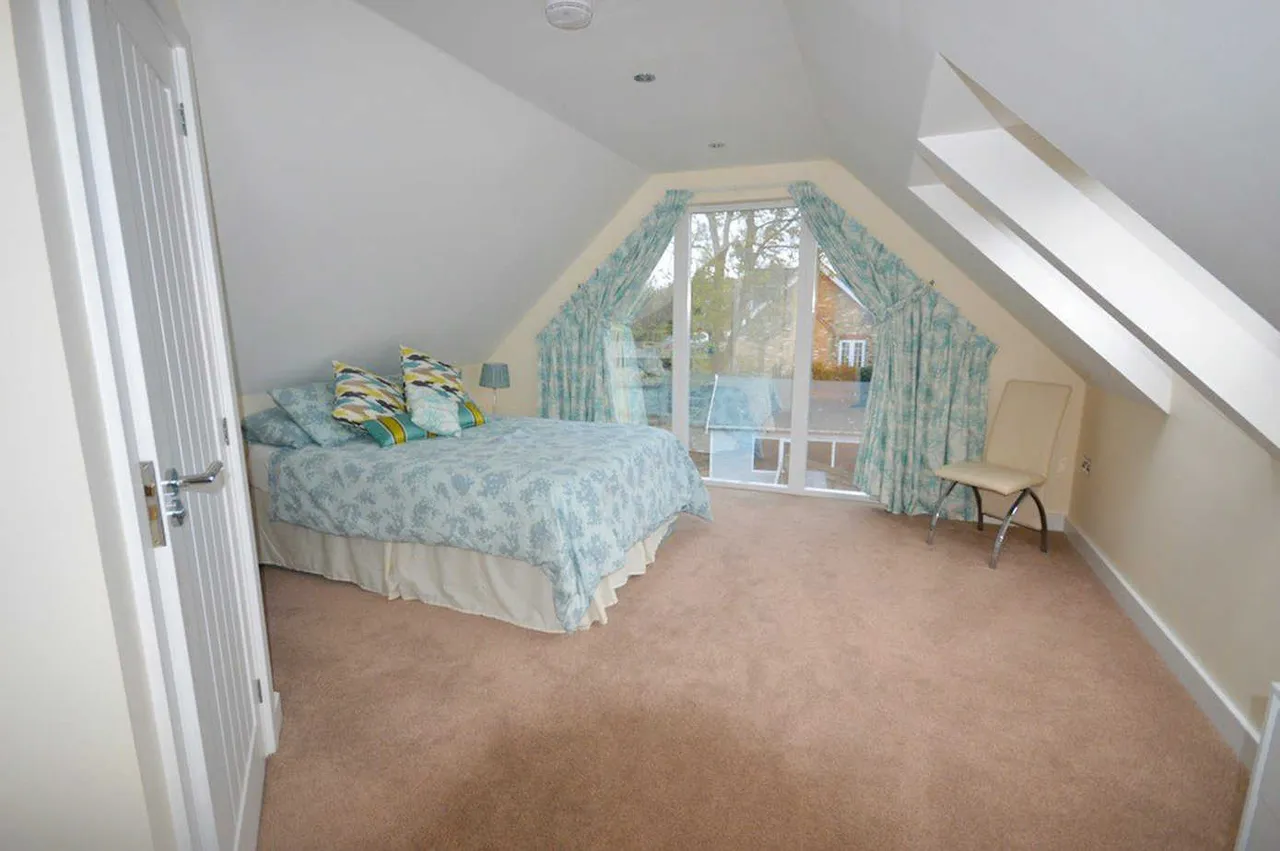 Riverside, Staines upon Thames, TW18, photo 11