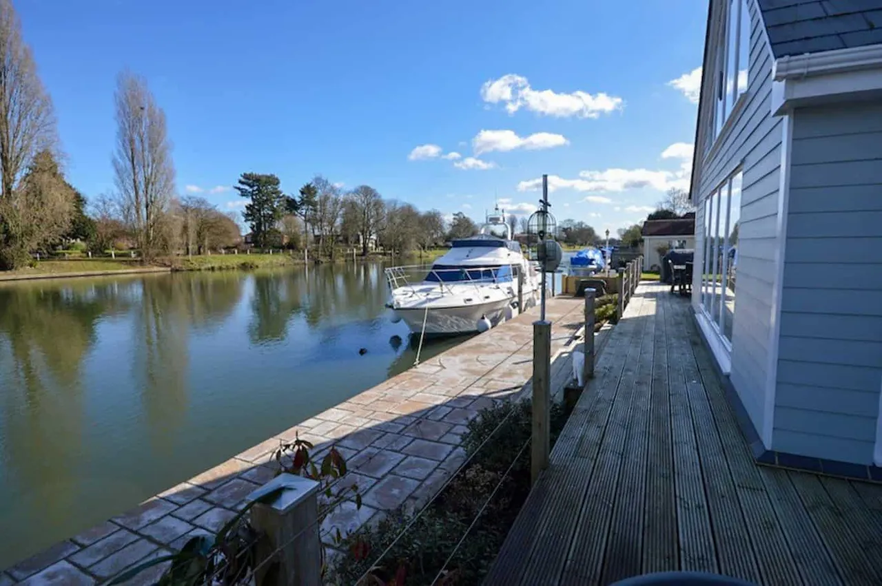 Riverside, Staines upon Thames, TW18, photo 13