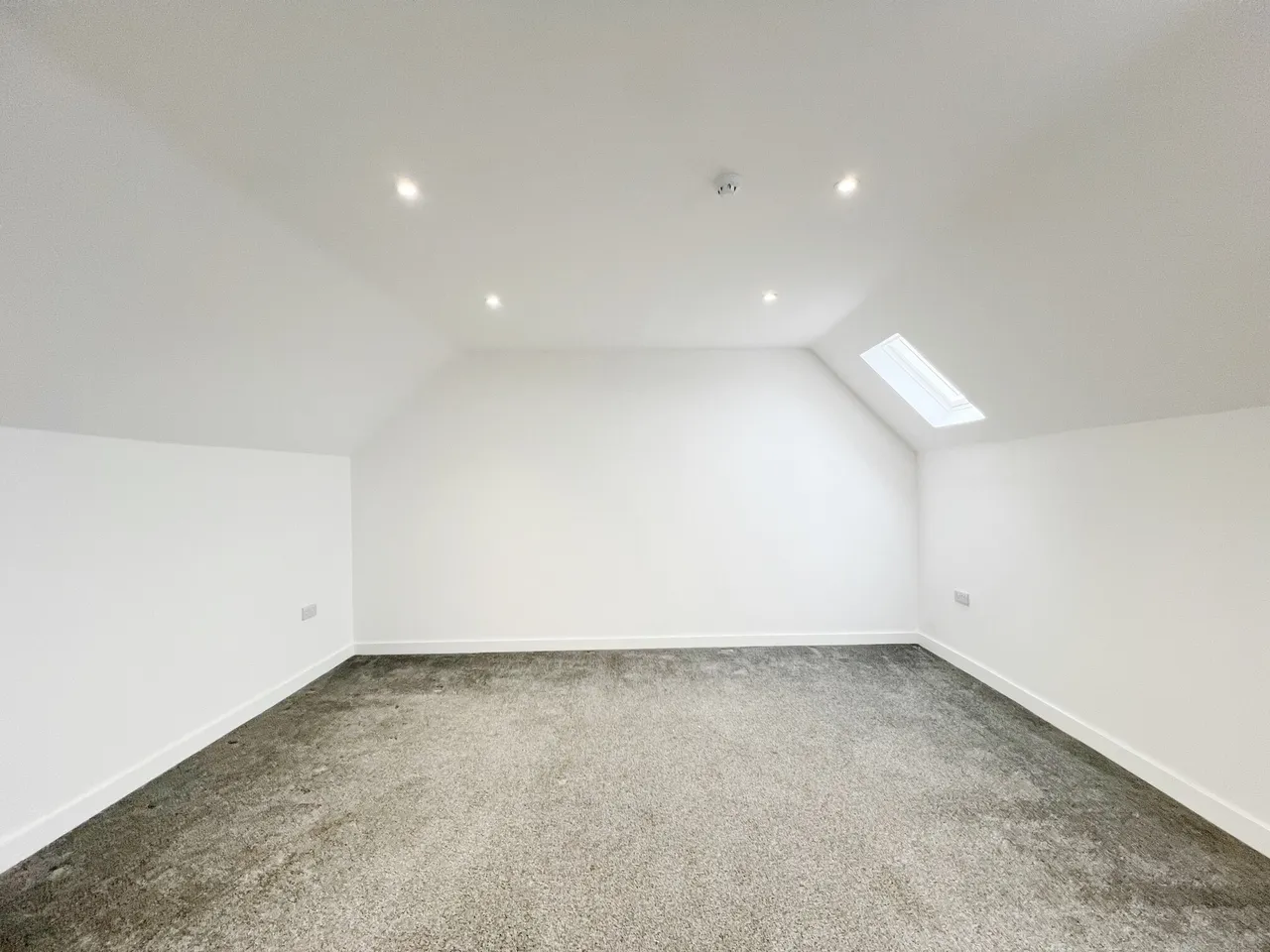 CRICKLADE ROAD, photo 4