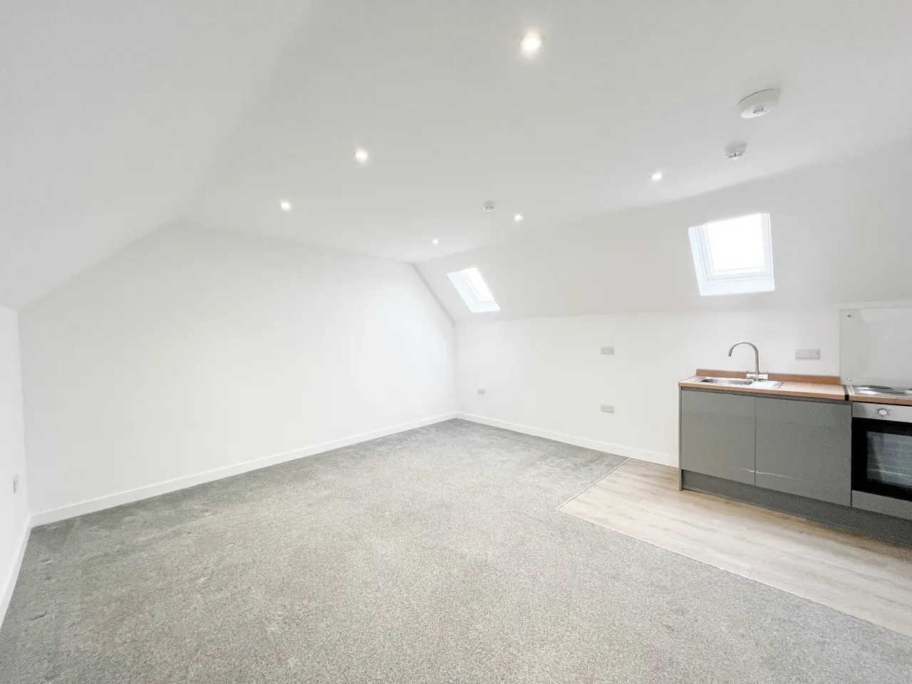 CRICKLADE ROAD, photo 5