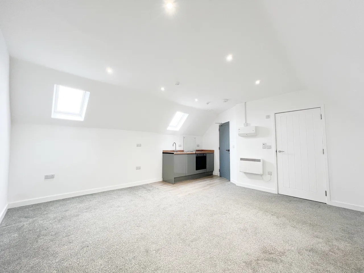 flat to rent — CRICKLADE ROAD