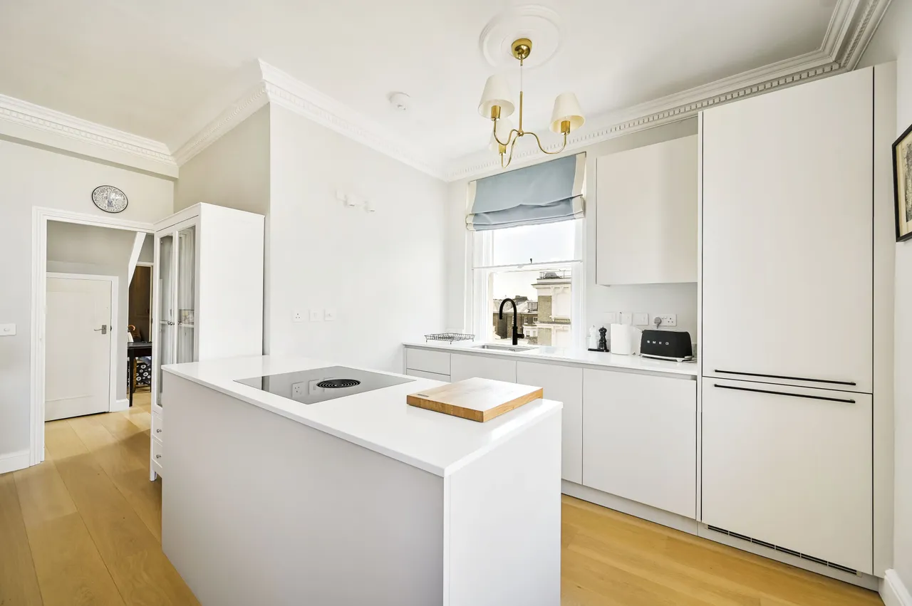 Flat 2, 9 Redcliffe Square, London, photo 9