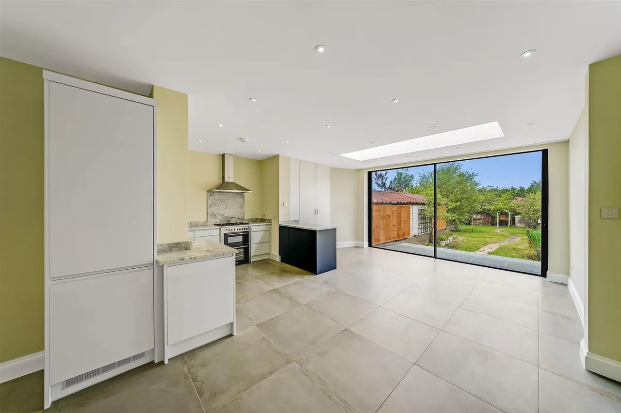 Silverthorn Gardens, North Chingford, E4 8BP, photo 2