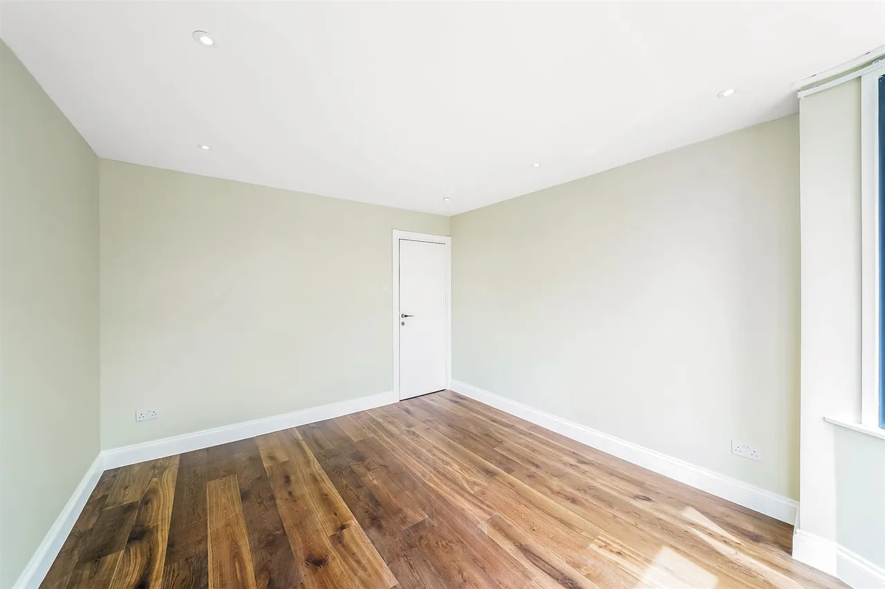 Silverthorn Gardens, North Chingford, E4 8BP, photo 17