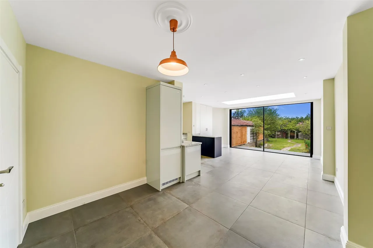 Silverthorn Gardens, North Chingford, E4 8BP, photo 8