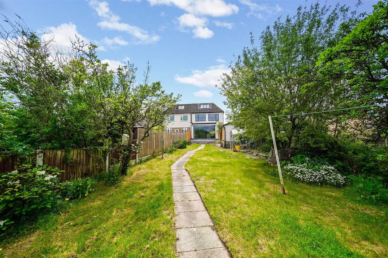 Silverthorn Gardens, North Chingford, E4 8BP, photo 11