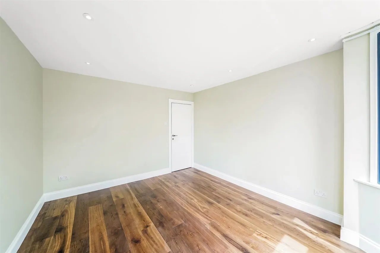 Silverthorn Gardens, North Chingford, E4 8BP, photo 42