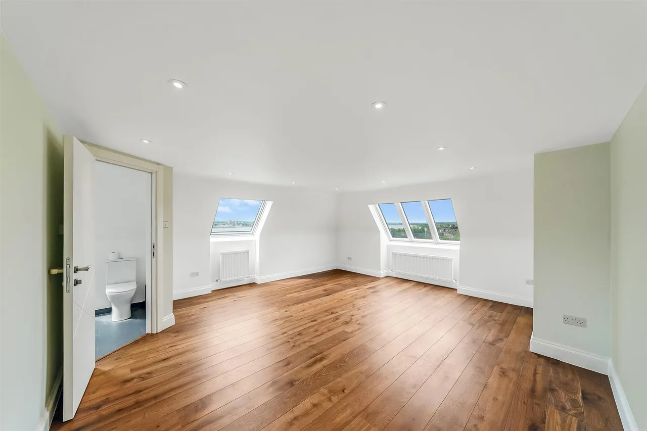 Silverthorn Gardens, North Chingford, E4 8BP, photo 6