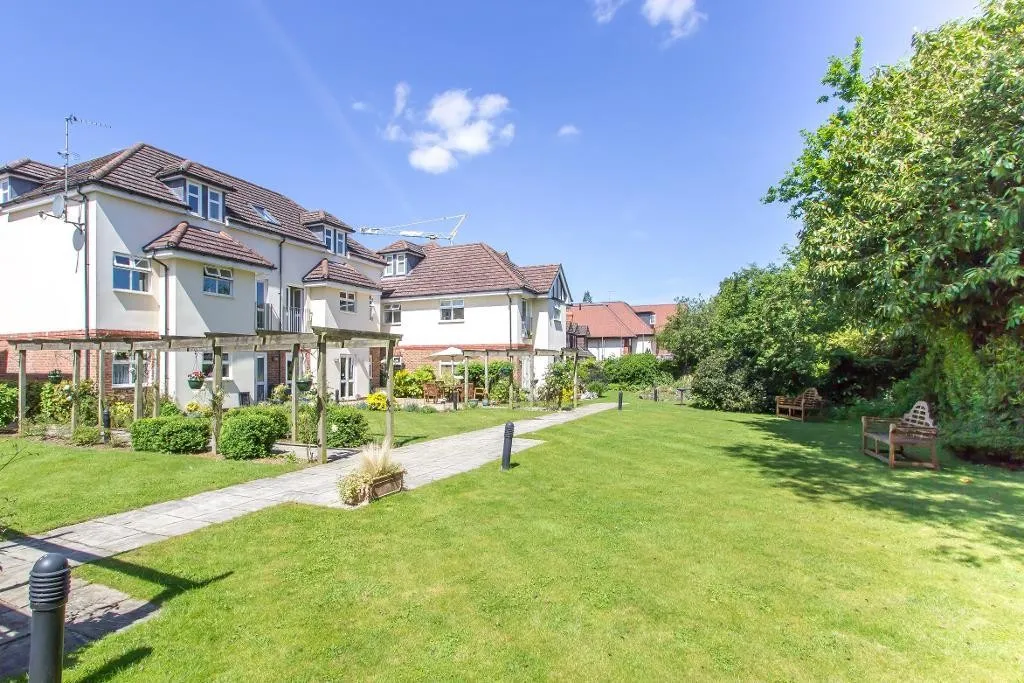 Wren Court, Warlingham, photo 8