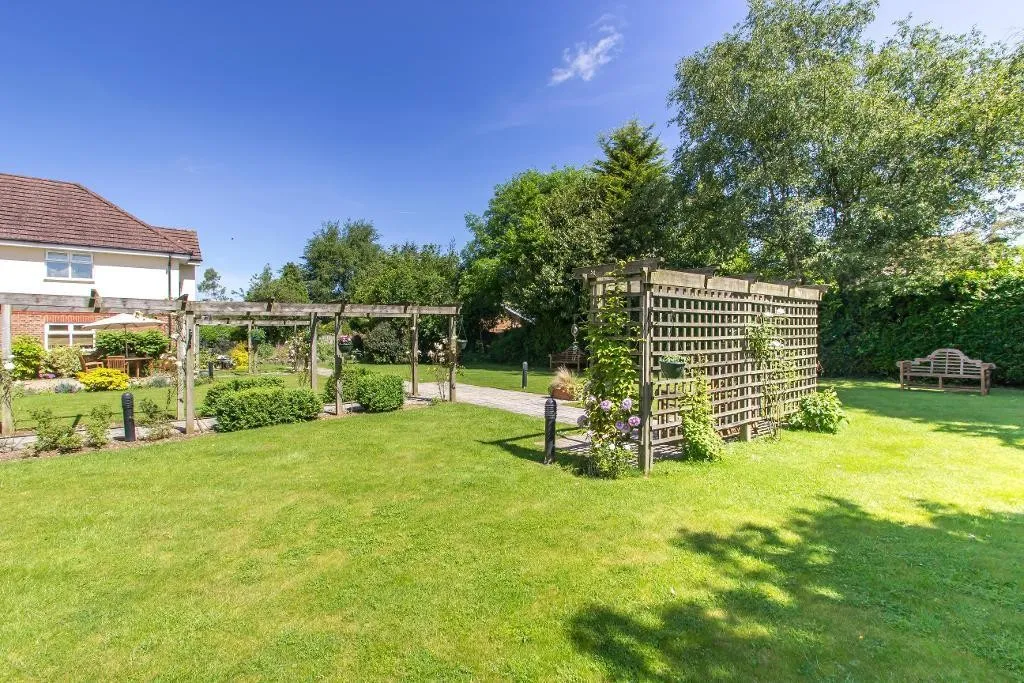 Wren Court, Warlingham, photo 10