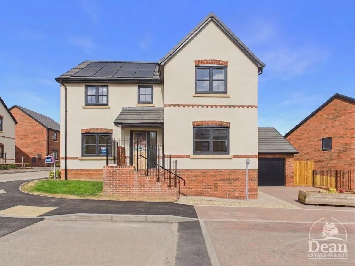 4 bed house for sale — Goldfinch Way, Lydney