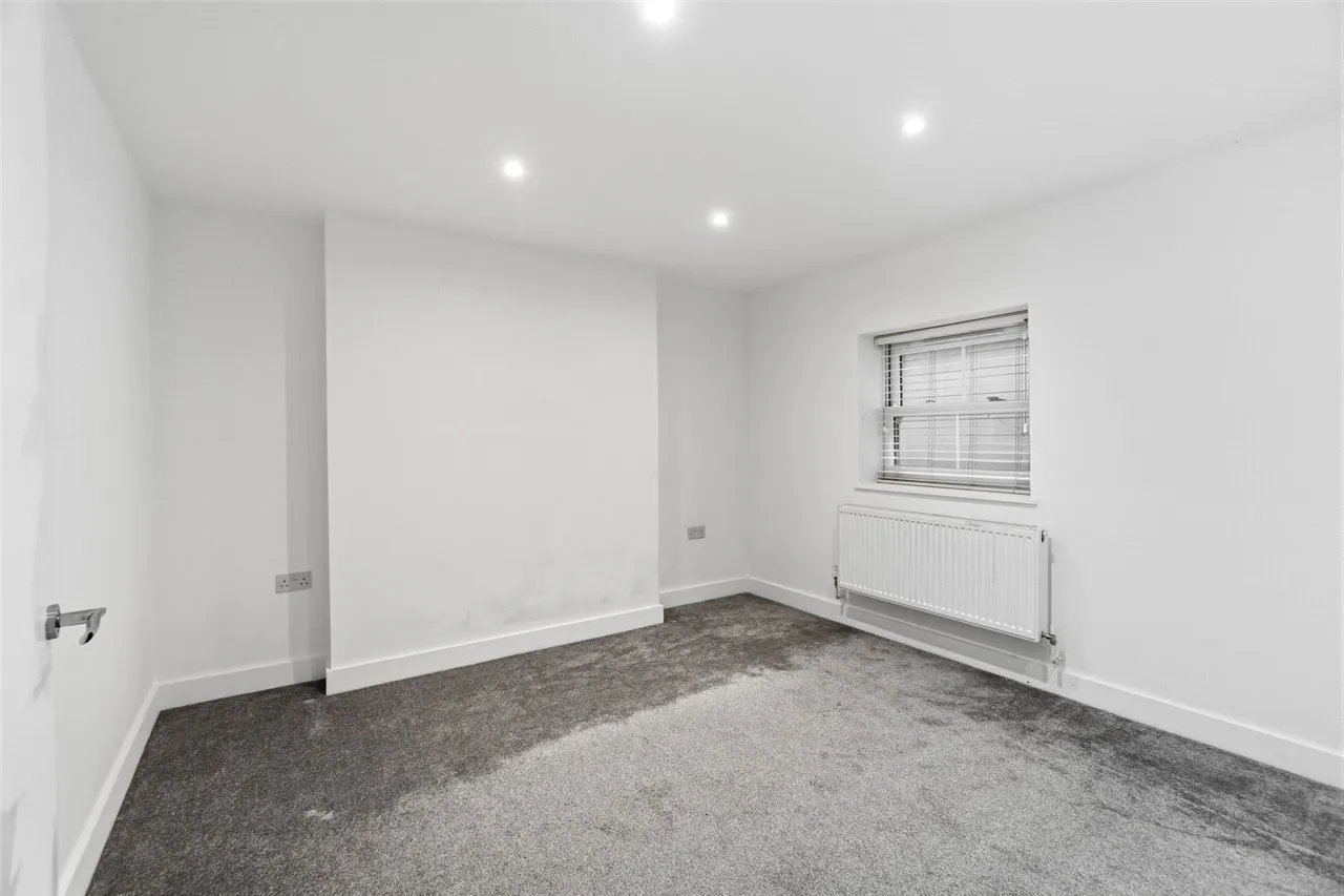 Wick Road, Teddington, TW11 9DW, photo 5