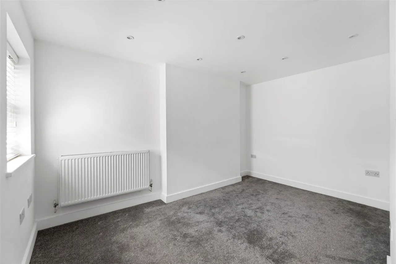 Wick Road, Teddington, TW11 9DW, photo 4