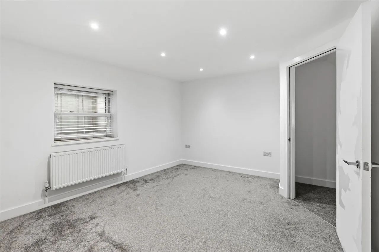 Wick Road, Teddington, TW11 9DW, photo 3