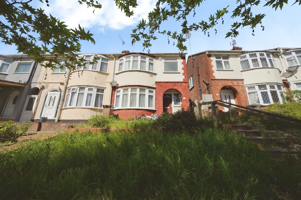 3 bed house for sale — Bramingham Road, Luton