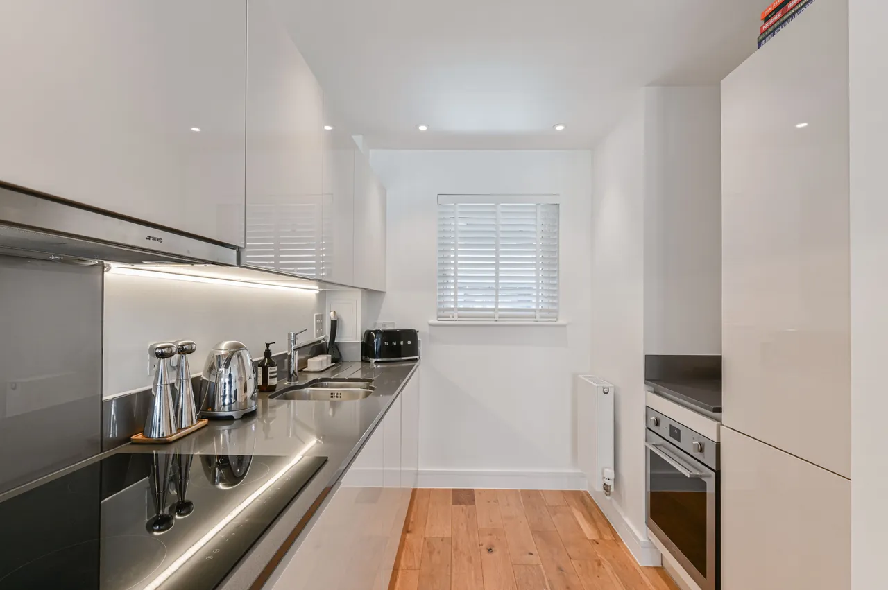 Flat 33, 10 Fairbourne Road (25%), LONDON, photo 3