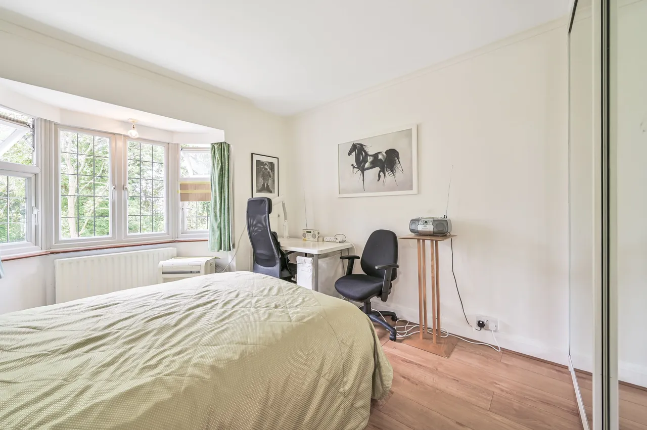 London, NW7, photo 8