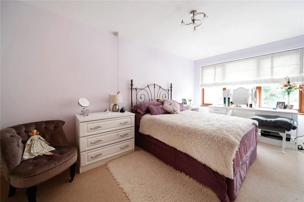 Hartford Court, Hartley Wintney, Hampshire, RG27 8PQ, photo 6