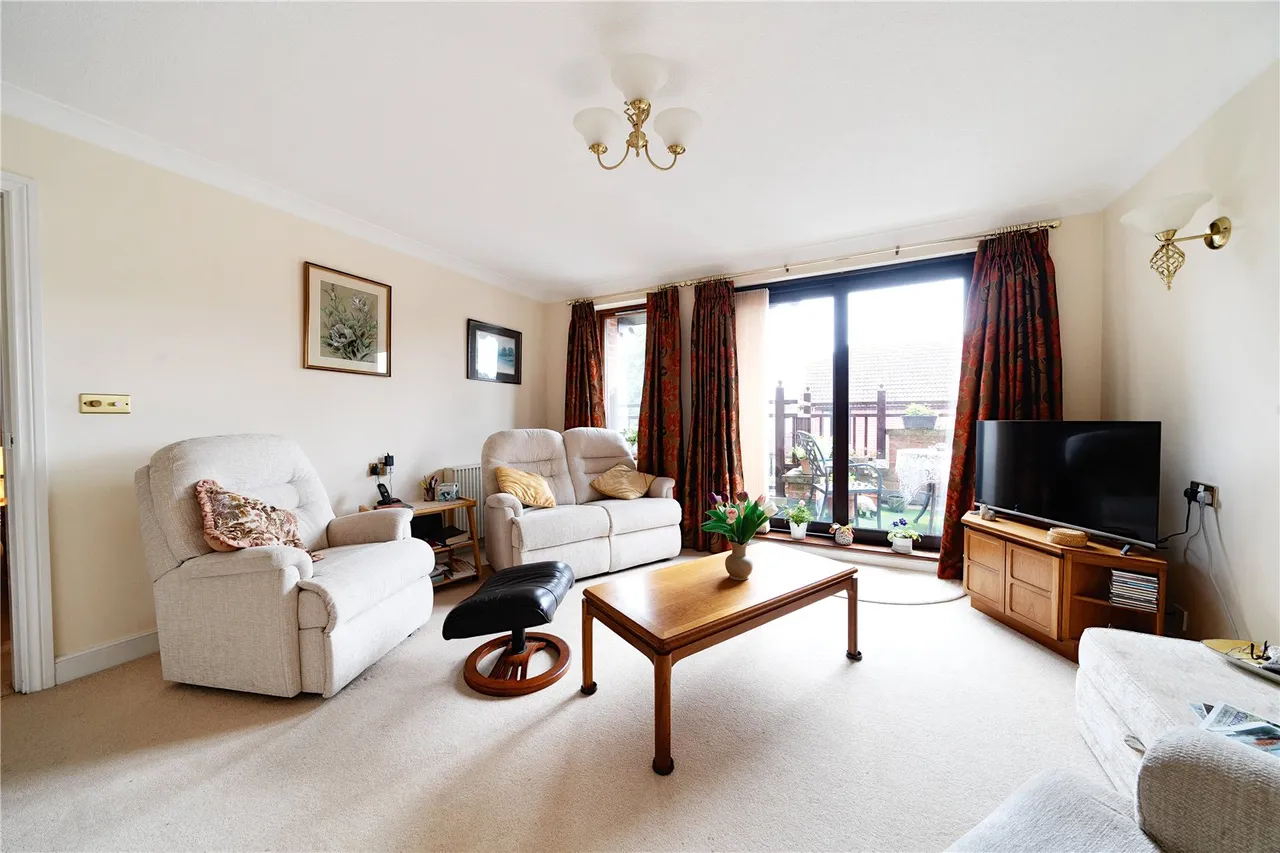 Hartford Court, Hartley Wintney, Hampshire, RG27 8PQ, photo 2