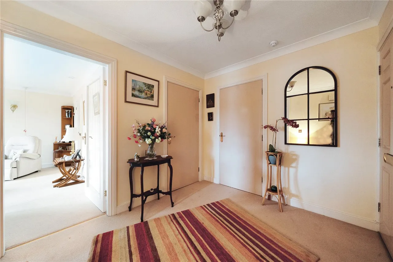 Hartford Court, Hartley Wintney, Hampshire, RG27 8PQ, photo 5