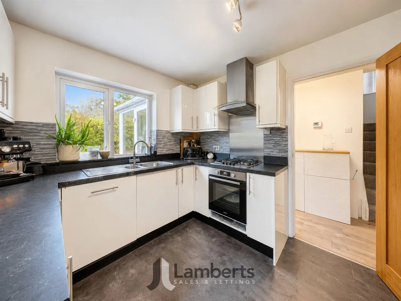 93 Redditch Road, Studley, photo 5