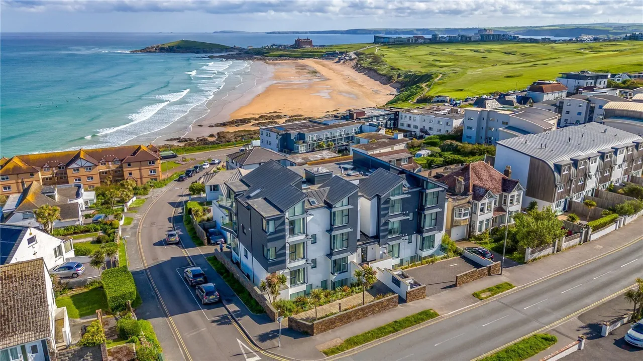 2 bed flat for sale, Pentire Avenue, Newquay, TR7