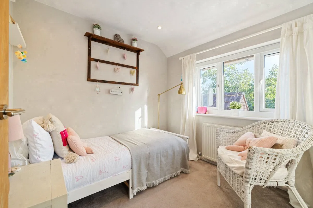 Whitfield Close, Haslemere, GU27, photo 14